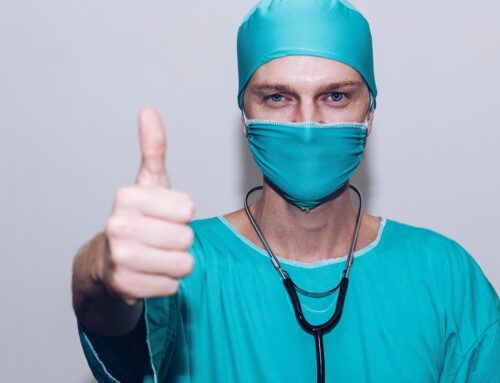 Krankenhauskleidung: Welche Arten von Kitteln gibt es?