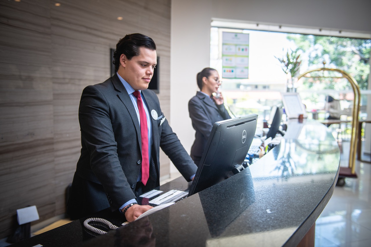 Arbeitskleidung für Hotels: professionelle Hoteluniformen Arbeitskleidung für Hotels: professionelle Hoteluniformen